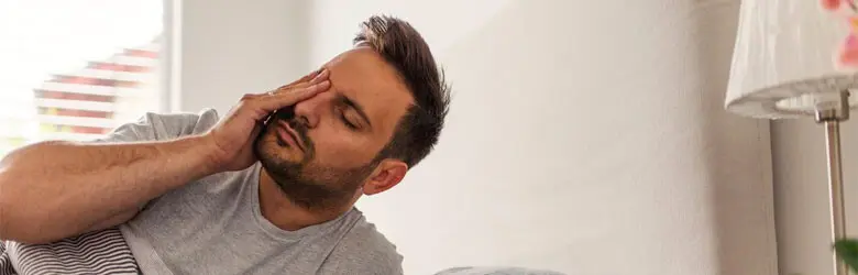 ¿Puedo dormir con lentillas? Riesgos y recomendaciones que debes saber